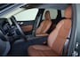 Volvo XC60 T6 Recharge AWD Essential -- IntelliSafe Assist & Surround - Achteruitrijcamera - Lederen bekleding - Verwarmde voorstoelen, stuur & achterbank - Parkeersensoren voor & achter - Extra getint glas - 19' LMV