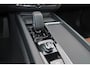 Volvo XC60 T6 Recharge AWD Essential -- IntelliSafe Assist & Surround - Achteruitrijcamera - Lederen bekleding - Verwarmde voorstoelen, stuur & achterbank - Parkeersensoren voor & achter - Extra getint glas - 19' LMV
