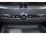 Volvo XC60 T6 Recharge AWD Essential -- IntelliSafe Assist & Surround - Achteruitrijcamera - Lederen bekleding - Verwarmde voorstoelen, stuur & achterbank - Parkeersensoren voor & achter - Extra getint glas - 19' LMV