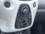 Citroën C1 5-deurs Millenium Feel 1.0 e-VTi 72pk | TWO-TONE! | APPLE CARPLAY / ANDROID AUTO | CAMERA | EXTRA GETINTE RAMEN | LEDEREN STUUR |