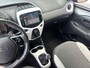 Citroën C1 5-deurs Millenium Feel 1.0 e-VTi 72pk | TWO-TONE! | APPLE CARPLAY / ANDROID AUTO | CAMERA | EXTRA GETINTE RAMEN | LEDEREN STUUR |