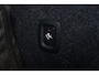 Volvo XC40 B4 Plus Dark - IntelliSafe Assist & Surround - Harman/Kardon audio - Parkeercamera achter - Verwarmde voorstoelen & stuur - Parkeersensoren voor & achter - Elektr. bedienb. voorstoelen met geheugen links - Draadloze tel. lader - Inklapbare trekhaak - 19' LMV
