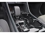 Volvo XC40 B4 Plus Dark - IntelliSafe Assist & Surround - Harman/Kardon audio - Parkeercamera achter - Verwarmde voorstoelen & stuur - Parkeersensoren voor & achter - Elektr. bedienb. voorstoelen met geheugen links - Draadloze tel. lader - Inklapbare trekhaak - 19' LMV