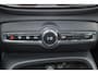 Volvo XC40 B4 Plus Dark - IntelliSafe Assist & Surround - Harman/Kardon audio - Parkeercamera achter - Verwarmde voorstoelen & stuur - Parkeersensoren voor & achter - Elektr. bedienb. voorstoelen met geheugen links - Draadloze tel. lader - Inklapbare trekhaak - 19' LMV