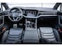 Volkswagen Touareg R 3.0 TSI eHybrid 462pk 4MOTION | Panoramadak | Trekhaak Uitklapbaar | Luchtvering | Soft Close | Head-up