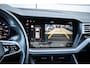 Volkswagen Touareg R 3.0 TSI eHybrid 462pk 4MOTION | Panoramadak | Trekhaak Uitklapbaar | Luchtvering | Soft Close | Head-up