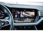 Volkswagen Touareg R 3.0 TSI eHybrid 462pk 4MOTION | Panoramadak | Trekhaak Uitklapbaar | Luchtvering | Soft Close | Head-up