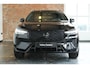 Volvo XC60 T8 Plug-in hybrid AWD Ultra Black Edition | Luchtvering | Bowers & Wilkins Premium Audio | Verwarmbare voorstoelen met massage en ventilatie | 360° Parkeercamera | Parkeersensoren voor + achter | Google Infotainment | Parkeerverwarming | Nieuw Model | Nappa Lederen bekleding
