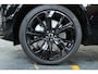 Volvo XC60 T8 Plug-in hybrid AWD Ultra Black Edition | Luchtvering | Bowers & Wilkins Premium Audio | Verwarmbare voorstoelen met massage en ventilatie | 360° Parkeercamera | Parkeersensoren voor + achter | Google Infotainment | Parkeerverwarming | Nieuw Model | Nappa Lederen bekleding