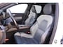Volvo XC60 B4 197PK Automaat R-Design / Adaptive Cruise control / Elektrische stoelen / Best. stoel met geheugen / Elektrisch panorama schuif-/kanteldak / Stuurverwarming / Stoelverwarming / Achteruitrijcamera / Harman Kardon