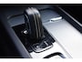 Volvo XC60 B4 197PK Automaat R-Design / Adaptive Cruise control / Elektrische stoelen / Best. stoel met geheugen / Elektrisch panorama schuif-/kanteldak / Stuurverwarming / Stoelverwarming / Achteruitrijcamera / Harman Kardon