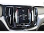 Volvo XC60 B4 197PK Automaat R-Design / Adaptive Cruise control / Elektrische stoelen / Best. stoel met geheugen / Elektrisch panorama schuif-/kanteldak / Stuurverwarming / Stoelverwarming / Achteruitrijcamera / Harman Kardon