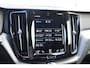 Volvo XC60 B4 197PK Automaat R-Design / Adaptive Cruise control / Elektrische stoelen / Best. stoel met geheugen / Elektrisch panorama schuif-/kanteldak / Stuurverwarming / Stoelverwarming / Achteruitrijcamera / Harman Kardon