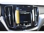 Volvo XC60 B4 197PK Automaat R-Design / Adaptive Cruise control / Elektrische stoelen / Best. stoel met geheugen / Elektrisch panorama schuif-/kanteldak / Stuurverwarming / Stoelverwarming / Achteruitrijcamera / Harman Kardon