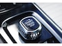 Volvo XC60 B4 197PK Automaat R-Design / Adaptive Cruise control / Elektrische stoelen / Best. stoel met geheugen / Elektrisch panorama schuif-/kanteldak / Stuurverwarming / Stoelverwarming / Achteruitrijcamera / Harman Kardon
