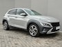 Hyundai Kona 1.6 GDI HEV Comfort / 1.300 KG trekgewicht / Head up Display / Achteruitrijcamera / Cruise Control / Apple carpplay/android auto / Navigatie /