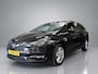 Opel Astra Sports Tourer 1.2 Edition 110pk, Navigatie, Achteruitrijcamera, Cruise controle, Airco, Elek ramen, Xenon verlichting, Pdc V/A, Lm velgen 16'', Nederlandse auto!! Bovag afleverpakket 695,-