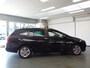 Opel Astra Sports Tourer 1.2 Edition 110pk, Navigatie, Achteruitrijcamera, Cruise controle, Airco, Elek ramen, Xenon verlichting, Pdc V/A, Lm velgen 16'', Nederlandse auto!! Bovag afleverpakket 695,-