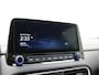 Hyundai Kona 1.6 GDI HEV Premium / Trekhaak / Lederen bekleding / HUD Display / Navigatie / Adaptieve Cruise Control / Elektrisch stoel voor / Stoel verwarming & koeling voor / NL Auto / Dealeronderhouden/