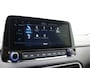 Hyundai Kona 1.6 GDI HEV Premium / Trekhaak / Lederen bekleding / HUD Display / Navigatie / Adaptieve Cruise Control / Elektrisch stoel voor / Stoel verwarming & koeling voor / NL Auto / Dealeronderhouden/