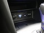 Hyundai Kona 1.6 GDI HEV Premium / Trekhaak / Lederen bekleding / HUD Display / Navigatie / Adaptieve Cruise Control / Elektrisch stoel voor / Stoel verwarming & koeling voor / NL Auto / Dealeronderhouden/