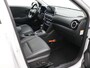 Hyundai Kona 1.6 GDI HEV Premium / Trekhaak / Lederen bekleding / HUD Display / Navigatie / Adaptieve Cruise Control / Elektrisch stoel voor / Stoel verwarming & koeling voor / NL Auto / Dealeronderhouden/