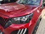 Peugeot 2008 1.2 Turbo 100 PK Allure | Facelift Model | Trekhaak 1200KG | Navigatie | LED Verlichting | Cruise Control | Hoge Zitpositie | Parkeersensoren | DAB | Digitaal Dashboard | Half Lederen stoelen | Lichtmetalen Velgen 17 inch |