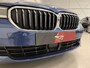 BMW 5-Serie Touring 530e xDrive High Exe PANO/TREKHAAK/H&K/HEAD-UP/ADAPTIVE-ONDERSTEL/18"/360CAMERA/LEER-COMFORT/MASSAGE+MEMORY/ACC/SFEER/LED/LUCHTVERING/PHYTONICBLAU/BMW DEALER HISTORIE