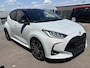 Toyota Yaris 1.5 Hybrid GR Sport Bi-tone, Stoelverwarming, Stuurwiel verwarmd, Dodehoekdetectie, LED, Parkeersensoren,
