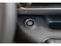 Jeep Avenger Summit 54 kWh | SOH 97% | Warmtepomp | Camera | Apple Carplay & Android Auto | Climate Controle | Parkeersensoren |