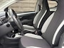 Toyota Aygo 1.0 VVT-i x-play / AC / CAMERA / GR.SCHERM / NAP