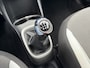 Toyota Aygo 1.0 VVT-i x-play / AC / CAMERA / GR.SCHERM / NAP