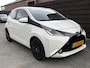 Toyota Aygo 1.0 VVT-i x-play / AC / CAMERA / GR.SCHERM / NAP