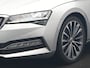 Skoda Superb Combi 1.4 TSI iV Laurin & Klement PHEV 218pk Dealer O.H. | Trekhaak Af Fabriek | Panodak | Adaptive Cruise | Camera | Lederen Comfortstoelen Memory & Ventilatie | Sfeerverlichting | Stoelen & Stuur Verwarmd | Keyless | Blis | Crystal LED | Plug In Hybrid |