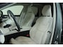 Volvo XC60 T8 Plug-in hybrid AWD Ultra Dark | Luchtvering | Nappa Lederen Bekleding | Stoel Massage | Stoelventilatie | Semi-Electrische Wegklapbare Trekhaak | 360° Parkeercamera | Parkeersensoren voor + achter | Parkeerverwarming |