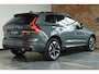 Volvo XC60 T8 Plug-in hybrid AWD Ultra Dark | Luchtvering | Nappa Lederen Bekleding | Stoel Massage | Stoelventilatie | Semi-Electrische Wegklapbare Trekhaak | 360° Parkeercamera | Parkeersensoren voor + achter | Parkeerverwarming |