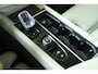 Volvo XC60 T8 Plug-in hybrid AWD Ultra Dark | Luchtvering | Nappa Lederen Bekleding | Stoel Massage | Stoelventilatie | Semi-Electrische Wegklapbare Trekhaak | 360° Parkeercamera | Parkeersensoren voor + achter | Parkeerverwarming |