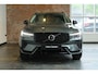 Volvo XC60 T8 Plug-in hybrid AWD Ultra Dark | Luchtvering | Nappa Lederen Bekleding | Stoel Massage | Stoelventilatie | Semi-Electrische Wegklapbare Trekhaak | 360° Parkeercamera | Parkeersensoren voor + achter | Parkeerverwarming |