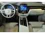 Volvo XC60 T8 Plug-in hybrid AWD Ultra Dark | Luchtvering | Nappa Lederen Bekleding | Stoel Massage | Stoelventilatie | Semi-Electrische Wegklapbare Trekhaak | 360° Parkeercamera | Parkeersensoren voor + achter | Parkeerverwarming |