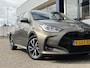 Toyota Yaris 1.5 VVT-i Dynamic / NL-Auto / Dealer-Onderhouden / Adaptieve Cruise-Control / Apple-Carplay & Android-Auto / LED / Keyless / DAB Radio-Bluetooth / Navi / Airco / Camera / 16'' LMV / All-Season / ENZ.