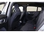 Volvo EC40 Extended Range Core 82 kWh - Panoramadak - IntelliSafe Assist & Surround - 360º Camera - Verwarmde voorstoelen, stuur & achterbank - Parkeersensoren voor & achter - Draadloze tel. lader - Warmtepomp - Extra getint glas - Inklapbare trekhaak - 19' LMV