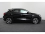 Volkswagen T-Roc 1.5 TSI 150pk DSG R-Line United Navigatie Climate Control Digitale Cockpit Full Led DAB Trekhaak Lichtmetalen Velgen 19"