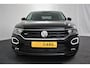 Volkswagen T-Roc 1.5 TSI 150pk DSG R-Line United Navigatie Climate Control Digitale Cockpit Full Led DAB Trekhaak Lichtmetalen Velgen 19"