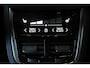Volvo XC90 T8 Plug-in hybrid AWD Ultra Dark | Luchtvering | Panoramadak | Trekhaak | Premium audio by Bowers&Wilkins | Verwarmbare voorstoelen met massagefunctie |