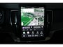 Volvo XC90 T8 Plug-in hybrid AWD Ultra Dark | Luchtvering | Panoramadak | Trekhaak | Premium audio by Bowers&Wilkins | Verwarmbare voorstoelen met massagefunctie |
