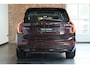 Volvo XC90 T8 Plug-in hybrid AWD Ultra Dark | Luchtvering | Panoramadak | Trekhaak | Premium audio by Bowers&Wilkins | Verwarmbare voorstoelen met massagefunctie |