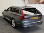 Volvo V90 2.0 T8 AWD INSCRIPTION AUTOMAAT NIEUWSTAAT ! LEDER NAVIGATIE ADAPTIVE CRUISE CONTROL STOEL EN STUURVERWARMING RIJSTROOKSESNOREN DODEHOEKSENSOREN ZEER MOOI !!