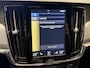 Volvo V90 2.0 T8 AWD INSCRIPTION AUTOMAAT NIEUWSTAAT ! LEDER NAVIGATIE ADAPTIVE CRUISE CONTROL STOEL EN STUURVERWARMING RIJSTROOKSESNOREN DODEHOEKSENSOREN ZEER MOOI !!