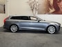 Volvo V90 2.0 T8 AWD INSCRIPTION AUTOMAAT NIEUWSTAAT ! LEDER NAVIGATIE ADAPTIVE CRUISE CONTROL STOEL EN STUURVERWARMING RIJSTROOKSESNOREN DODEHOEKSENSOREN ZEER MOOI !!