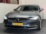 Volvo V90 2.0 T8 AWD INSCRIPTION AUTOMAAT NIEUWSTAAT ! LEDER NAVIGATIE ADAPTIVE CRUISE CONTROL STOEL EN STUURVERWARMING RIJSTROOKSESNOREN DODEHOEKSENSOREN ZEER MOOI !!